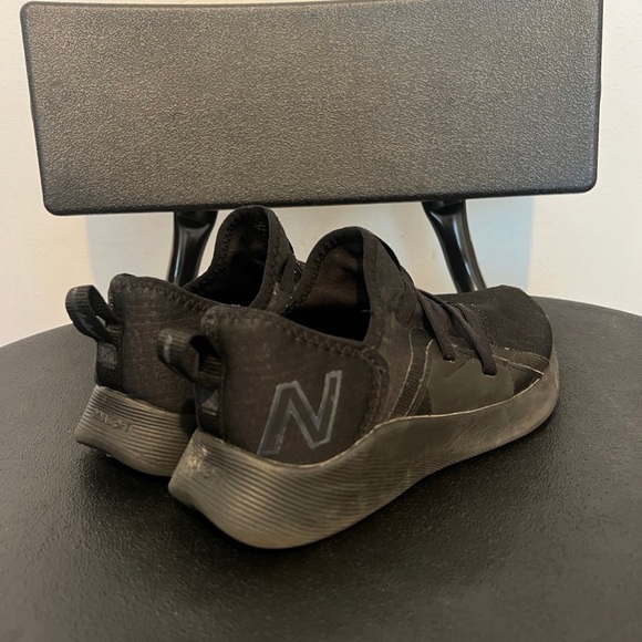 New Balance Black Athletic Shoes - Picture 3 of 4